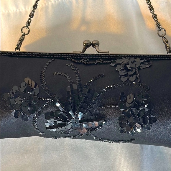 Sophisticated Vintage Black Floral Embellished Clutch